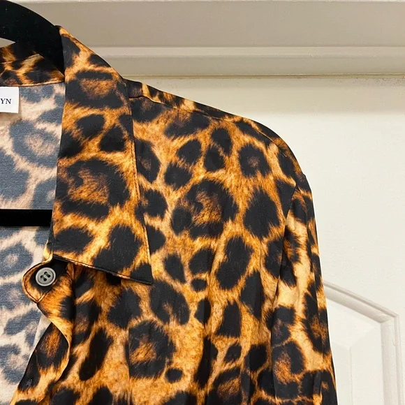 NWOT Chloe Kristyn Erin Leopard Button Down Top with Tie Belt - Picture 7 of 10